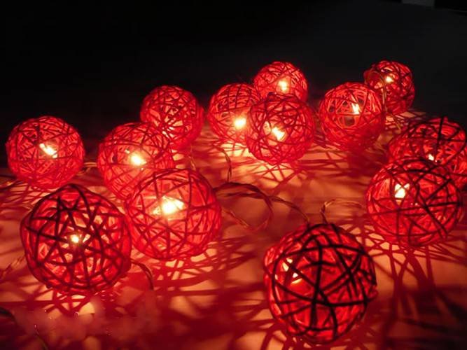 1 Set of Red 5cm Rattan Cane 20 Ball Battery Powered 3m String Lights Christmas Gift Home Wedding Party Bedroom Decoration Table Centrepiece