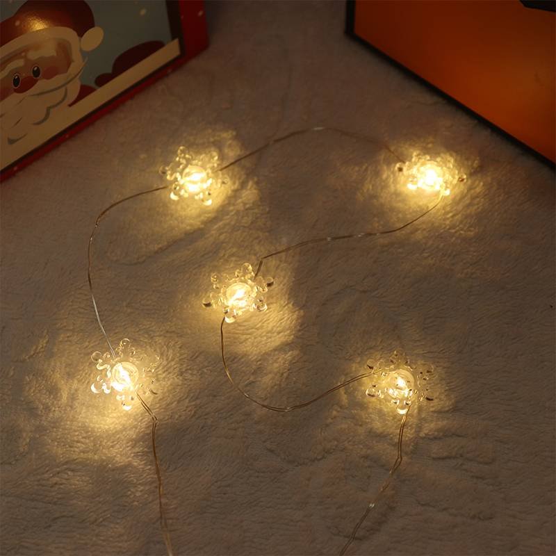 2m 20-LED Christmas Snowflake String Lights, Warm White, Battery Powered (2 x AA Batteries Required)