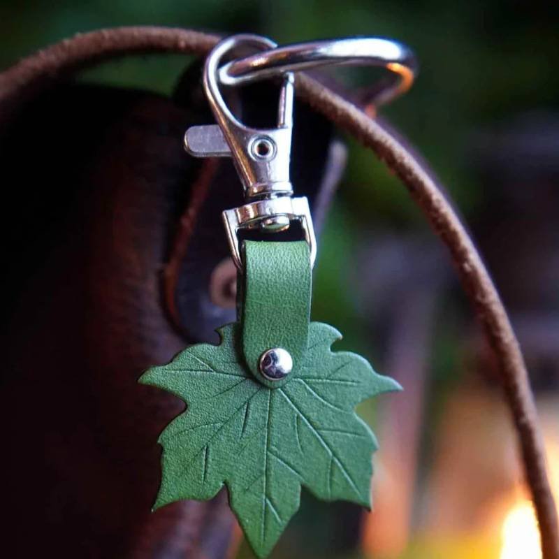 Green 3 Pack PU Leather Maple Leaf Keychain Set Vintage Style Autumn Leaf Keyring Bag Charm Pendant for Women Handbag and Car Keys