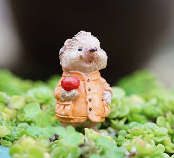 Garden Style "Apple Hedgehog" Succulent Planter Decoration – Cute Animal Figurine Resin Craft for Balcony and Pot Plant