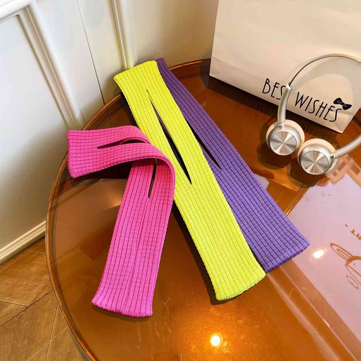 Pink High-Elastic Knit Short Phone Sling Bag – Compact Streetwear Accessory for iPhone, Minimalist Single Shoulder Carry with Stretchy Ribbed Design