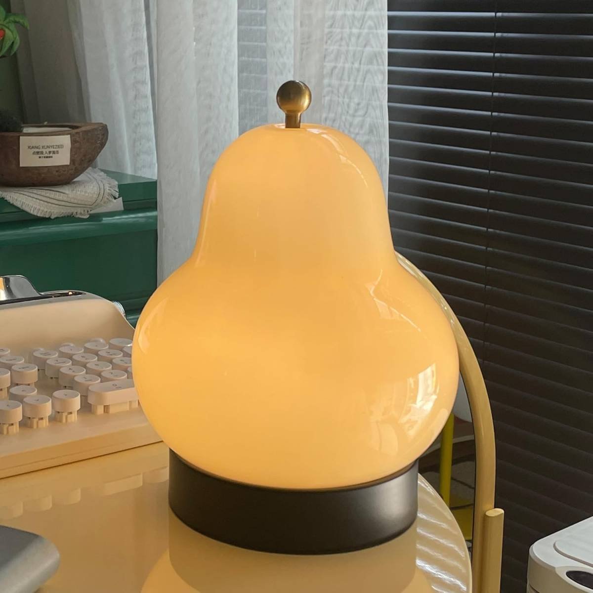 5W LED Portable Night Light, French Retro Milky Pear Shaped Gourd Table Lamp, Dimmable Color Changing Desk Lamp, Battery Operated and Rechargeable with USB Cable, Milky Yellow Table Lamp
