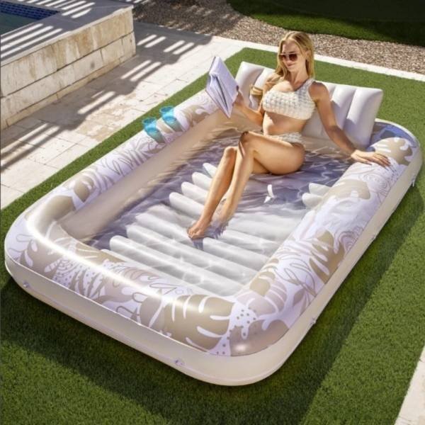 180x118CM Gold Deluxe Inflatable Suntan Tub & Floating Pool Lounger with Dual Integrated Cup Holders and Pillow - Portable Sunbathing Pool for Lawn & Water